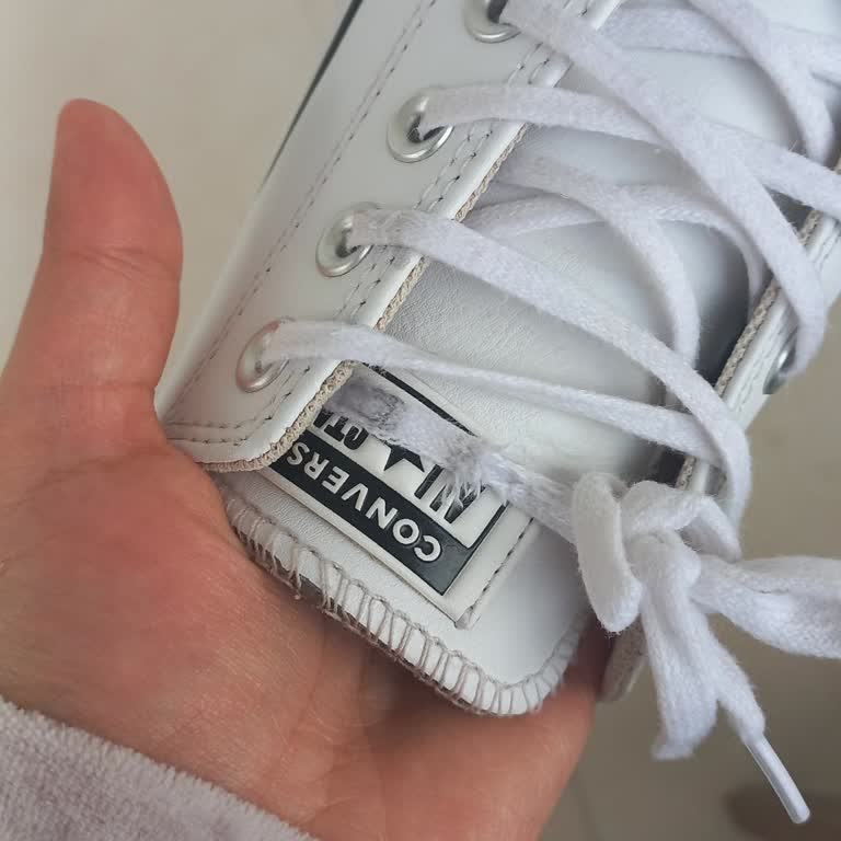 Converse Ayakkabı Bağcık Sorunu: Kalite Beklentisini Karşılamıyor