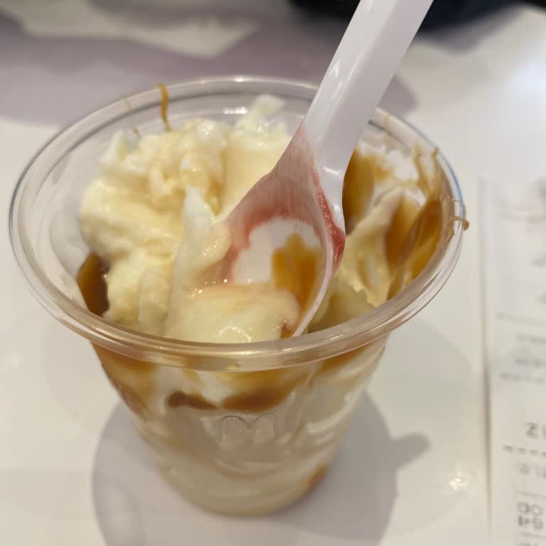 Emaar AVM'de Dondurma Yerine Buz Servisi