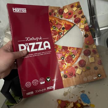 Dondurulmuş Pizzadan Eldiven Çıktı: Sağlığımız Tehlikede!