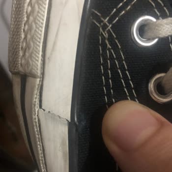 Converse Ayakkabılarında Beklenmedik Yırtık Ve Yetersiz Müşteri Hizmetleri