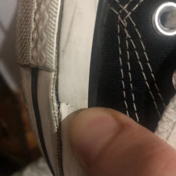 Converse Ayakkabılarında Beklenmedik Yırtık Ve Yetersiz Müşteri Hizmetleri