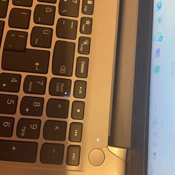 Lenovo Dizüstü Bilgisayarın Dayanıksız Ekran Çerçevesi Sorunu