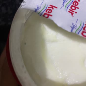 Kebir Yoğurdu Kullanmak İçin Açtım İçinde Küfe Benzer Bir Şey Vardı