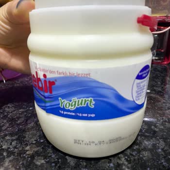 Kebir Yoğurdu Kullanmak İçin Açtım İçinde Küfe Benzer Bir Şey Vardı