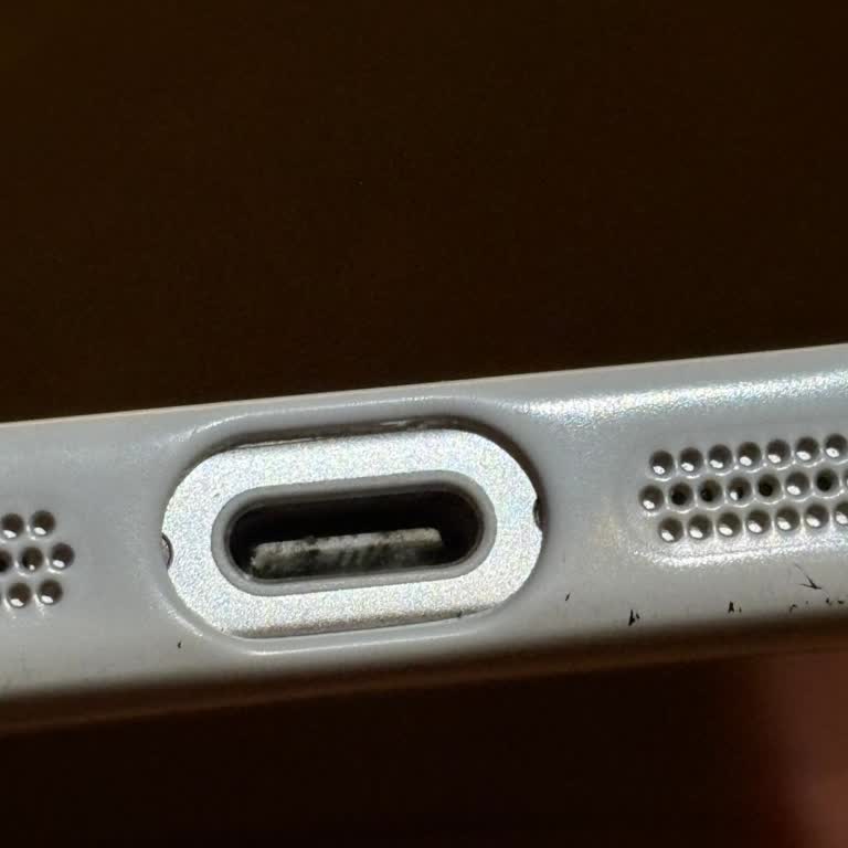 Yeni Alınan İphone 16'nın Şarj Soketi Sorunu Ve İade Talebi