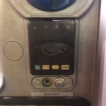 Yapı Kredi Bankası ATM'de Şüpheli Parça Ve Kart Kopyalama Endişesi