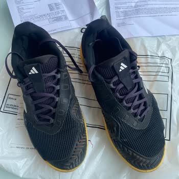 Adidas Tenis Ayakkabısında Taban Yırtılması Sorunu
