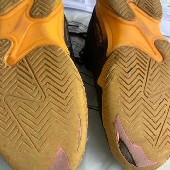 Adidas Tenis Ayakkabısında Taban Yırtılması Sorunu