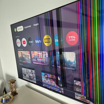TCL Televizyon Ekranında Beklenmedik Çizikler Ve Servis Sorunu