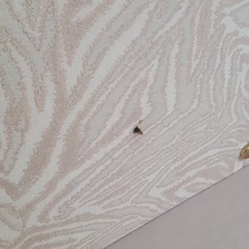 Hasarlı Mobilyalar Ve İletişim Problemleri