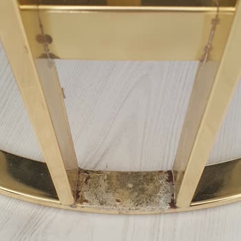 Hasarlı Mobilyalar Ve İletişim Problemleri