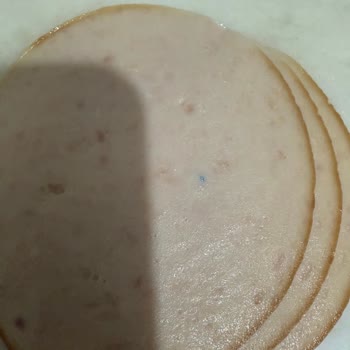 Hindi Füme Paketinde Mavi Plastik Parçalar: Namet Firmasına Güven Sarsılıyor