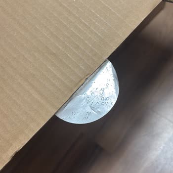 Yanlış Renk Ve Eksik Aparatlarla Gelen Monitör Mağduriyeti