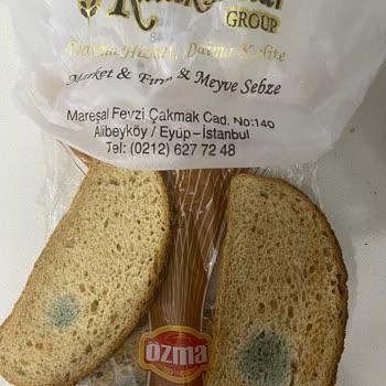 Özma Unlu Mamülleri Küflü Ekmek Ve İlgisiz Market Yetkilisi