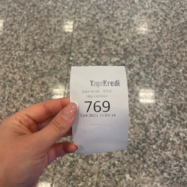Yapı Kredi'de 1 Saatlik Bekleyiş Ve Kötü Müşteri Deneyimi