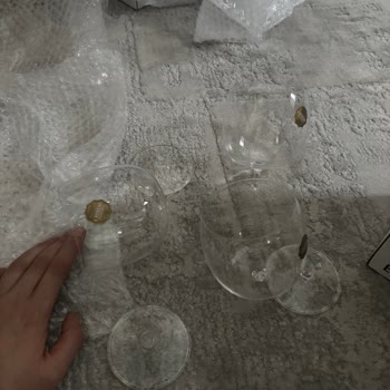 Kırık Kadehler Ve İlgisiz Müşteri Hizmeti