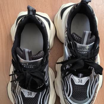 Lufian Mağazasında Eksik Tabanlık Ve Kötü Müşteri Hizmeti Deneyimi