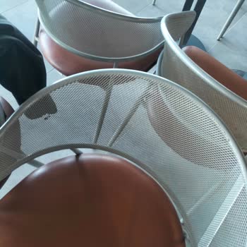 Soulmate Antakya Şubesinde Sandalyelerin Tişörtümü Mahvetmesi Ve İlgisiz Çalışanlar