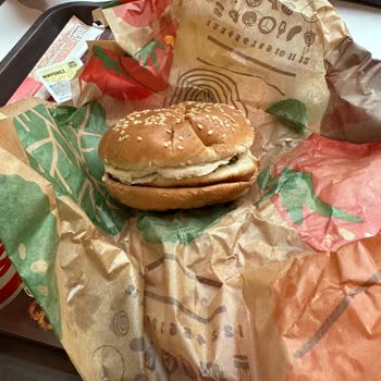 Burger King'de Uzun Bekleyiş Ve Hayal Kırıklığı Yaratan Menü