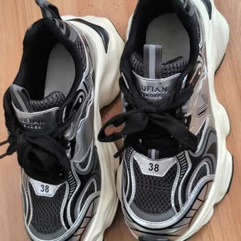 Lufian Refused to Give Missing Insole for Womens Sneakers - Treated Me Rudely