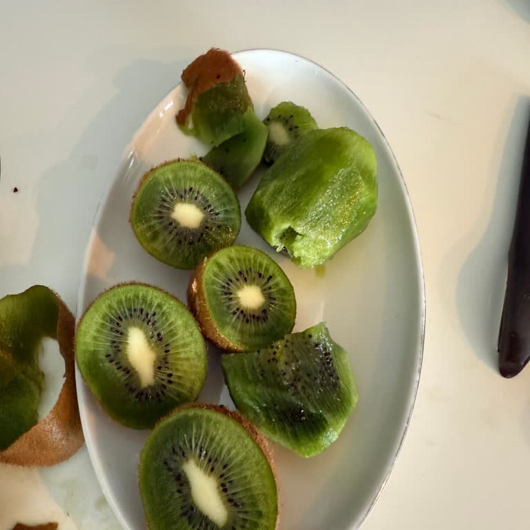 Onur Market'ten Gelen Yumuşak Ve Erimiş Kiviler Can Sıkıyor