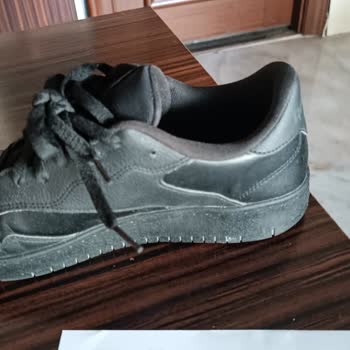 Reebok Ayakkabı Şekil Bozukluğu Ve Ayak Kokusu Sorunu