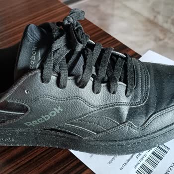 Reebok Ayakkabı Şekil Bozukluğu Ve Ayak Kokusu Sorunu