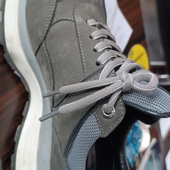 Reebok Ayakkabı Şekil Bozukluğu Ve Ayak Kokusu Sorunu