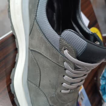 Reebok Ayakkabı Şekil Bozukluğu Ve Ayak Kokusu Sorunu