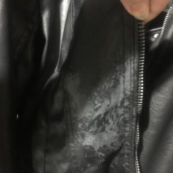 Bershka Ceketinde Kalıcı Parfüm Lekesi Ve Soyulma Sorunu