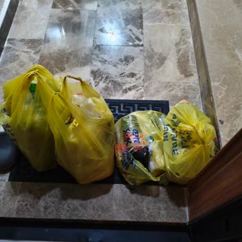 Şok Market Kurye Hizmetinde Sorun: Ürünler Kapıya Fırlatılıyor