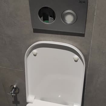 Lüks Mekanda Hijyen Sorunu: Tuvaletler Kıraathane Gibi!