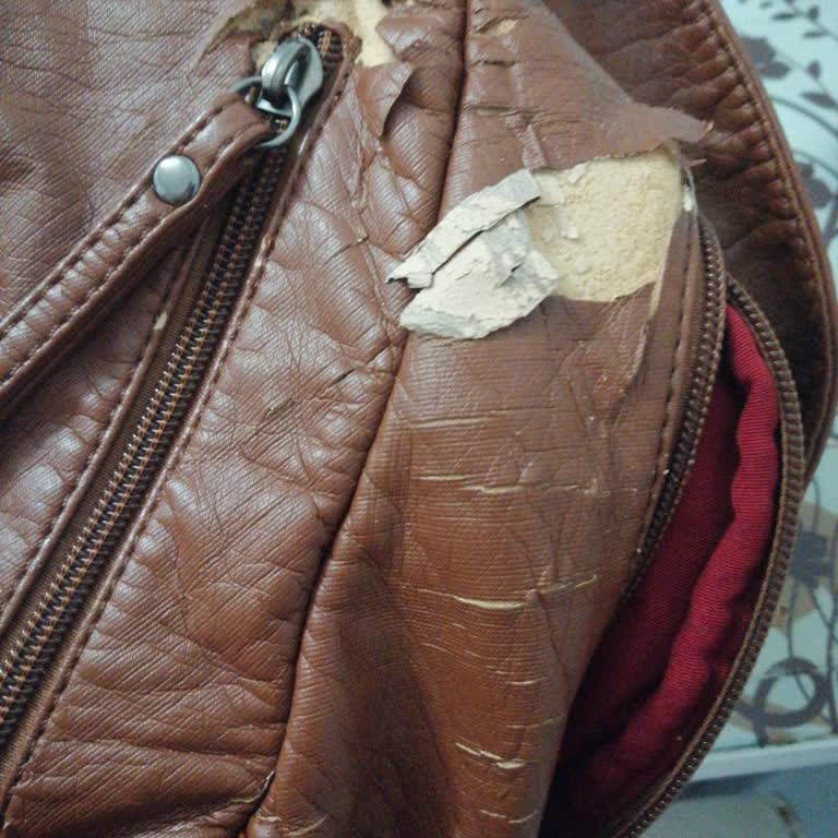 Pahalı Çanta Aldım, Soyulup Döküldü, Param Çöp Oldu