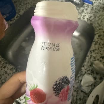 Son Kullanma Tarihi Geçmemiş Kefirin Beklenmedik Taşması Ve Kötü Tadı