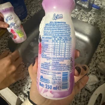 Son Kullanma Tarihi Geçmemiş Kefirin Beklenmedik Taşması Ve Kötü Tadı