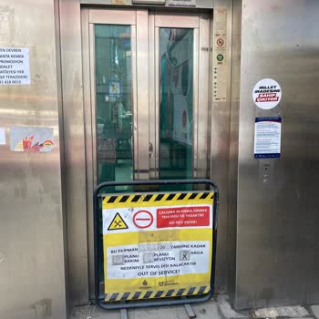 Terazidere Metro Durağında Süregelen Yürüyen Merdiven Ve Asansör Arızası