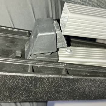 Nurgaz Campout Sandalyesinin Kırılan Parçaları Ve İletişim Sorunları