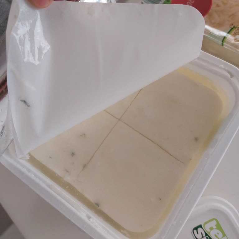 Ambalajı Açılmamış Peynirde Küf Şoku