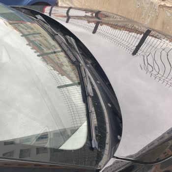 BMW Aracımın Ön Cam Fitili Çatladı, Su Sızdırıyor