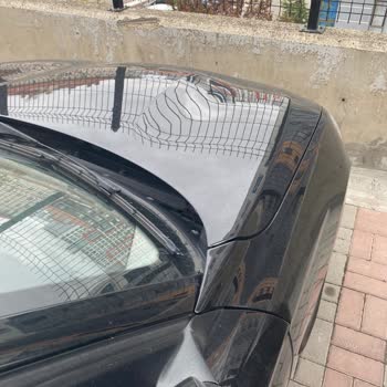 BMW Aracımın Ön Cam Fitili Çatladı, Su Sızdırıyor