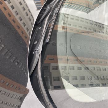 BMW Aracımın Ön Cam Fitili Çatladı, Su Sızdırıyor