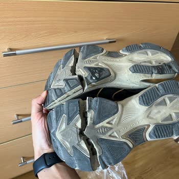 Skechers Ayakkabının Tabanı 4 Ayda Parçalandı