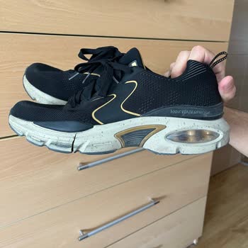 Skechers Ayakkabının Tabanı 4 Ayda Parçalandı