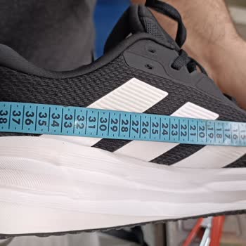 Yanlış Numara Şoku: Adidas Ayakkabılarda Hata!