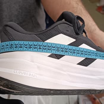 Yanlış Numara Şoku: Adidas Ayakkabılarda Hata!