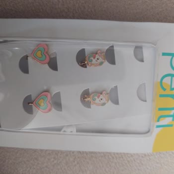 Penti Çocuklar İçin Tasarlanan İğnesiz Küpe Acı Veriyor