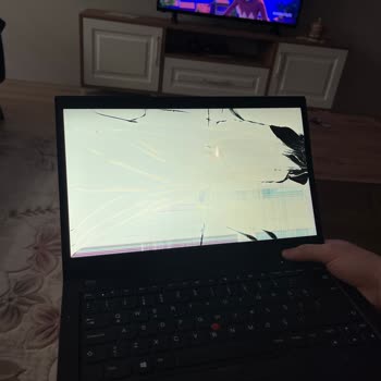 Kırık Bilgisayar Ve İade Sorunu