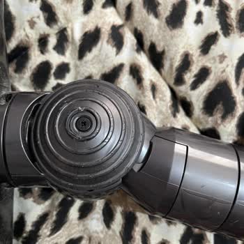 Dyson V8 Süpürgemde Beklenmedik Deformasyon Ve Renk Solması Sorunu