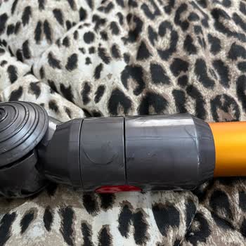 Dyson V8 Süpürgemde Beklenmedik Deformasyon Ve Renk Solması Sorunu