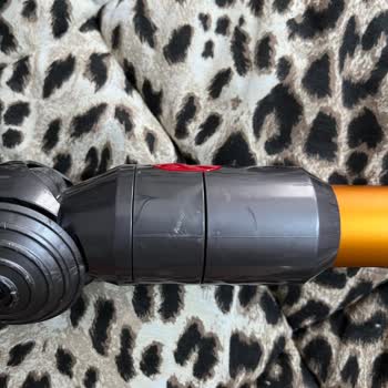 Dyson V8 Süpürgemde Beklenmedik Deformasyon Ve Renk Solması Sorunu